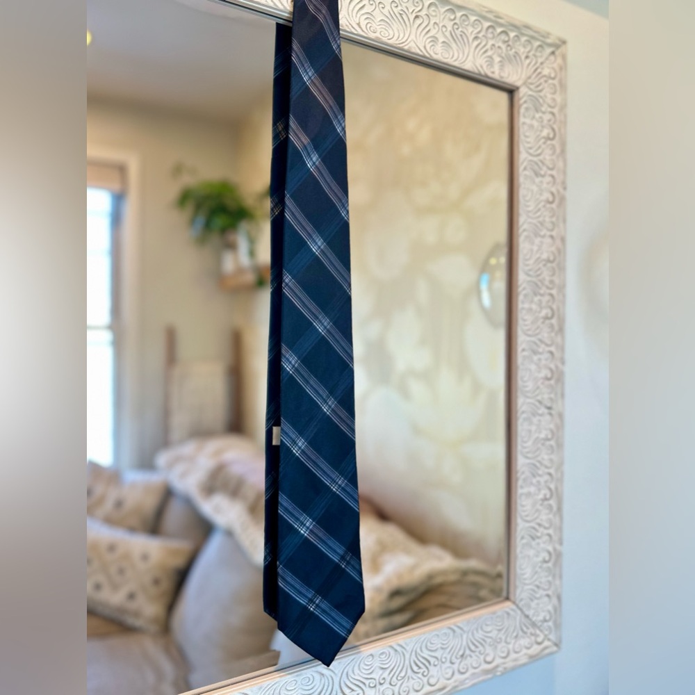 👔 Calvin Klein 100% Silk Tie - Black & Silver Plaid Stripes